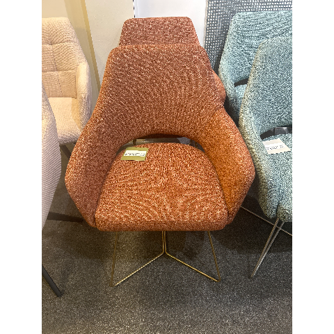 Eetkamerstoel in terracotta kleur