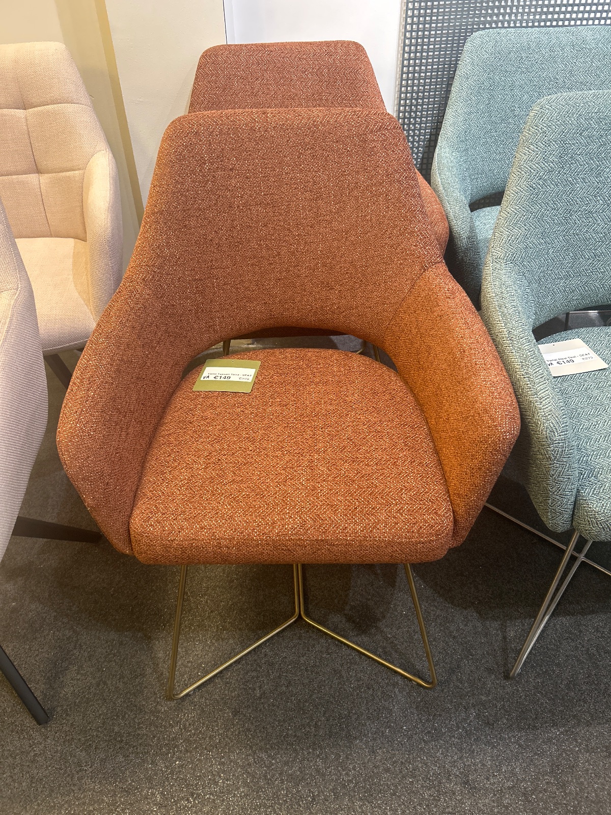 Eetkamerstoel in terracotta kleur
